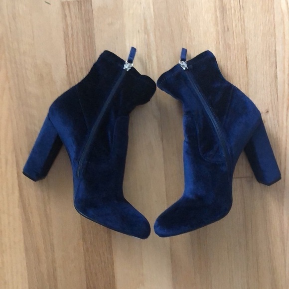 Steve Madden “Edit” Blue Velvet 4” Heeled Ankle Booties Size 10 Edgy Shoes Boots - Picture 7 of 16